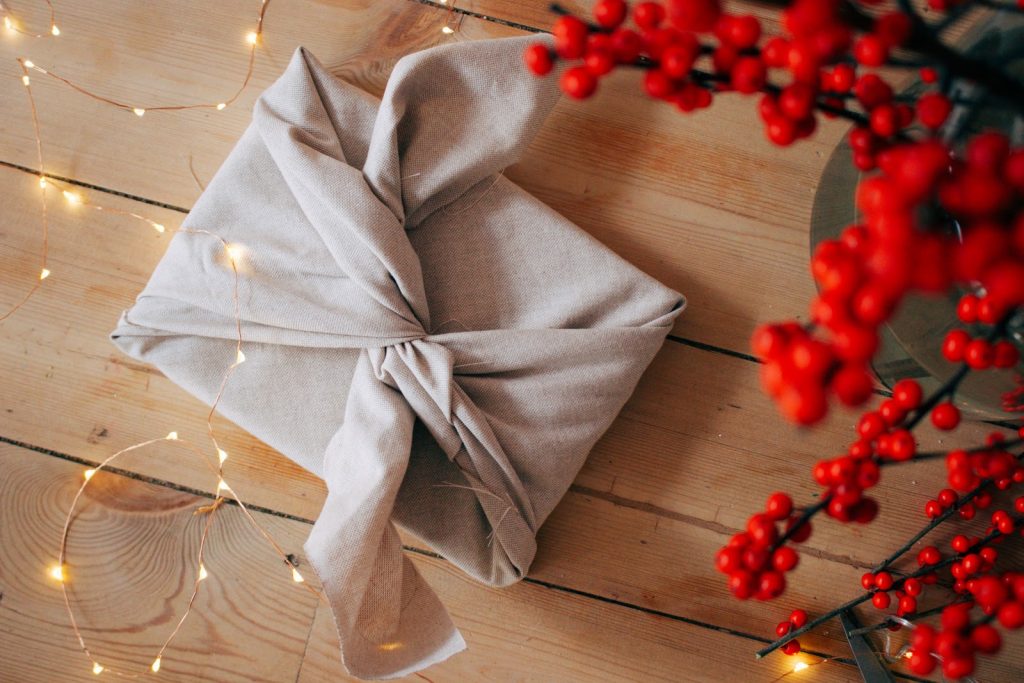 no-sew fabric gift wrap